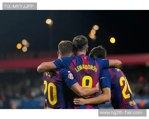 欧冠焦点战巴萨与曼城互交白卷争议判罚引发全场热议