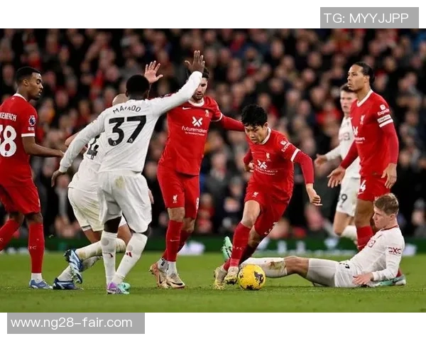 中超经典对决曼联逆转利物浦红牌事件引发全场沸腾 中超经典对决曼联逆转利物浦红牌事件引发全场沸腾