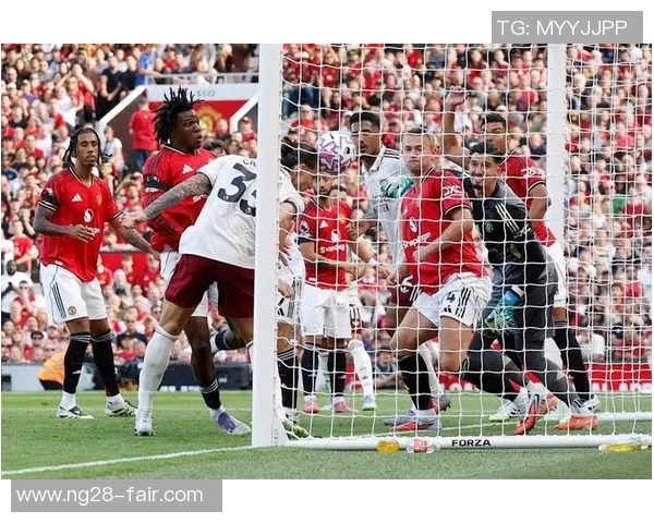 欧联杯激战曼联大胜曼城争议判罚引发全场热议