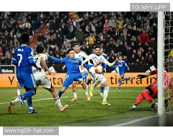 意甲焦点战阿森纳与切尔西互交白卷绝杀瞬间引发全场热烈反响 意甲焦点战阿森纳与切尔西互交白卷绝杀瞬间引发全场热烈反响