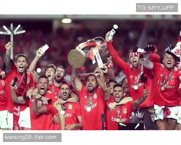 欧冠精彩对决：里昂三球击败本菲卡逆转全场气氛引爆